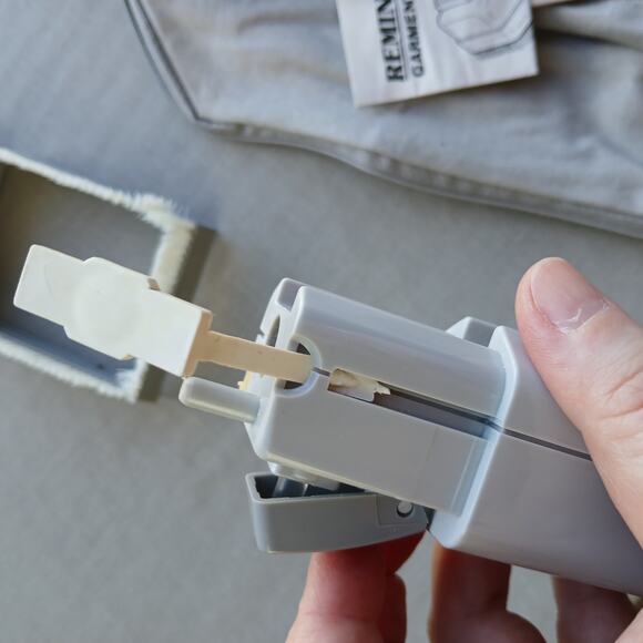 Remington Garment Steaming Brush handheld VTG wrinkle lint remover travel size - Picture 8 of 17